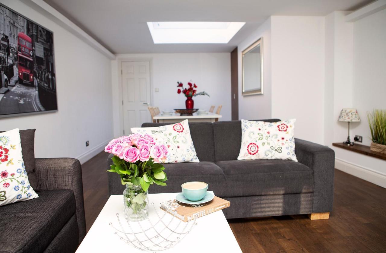 Apt 3, Trafalgar Sq Duplex, 3Rd & 4Th Floor By Indigo Flats London Bagian luar foto