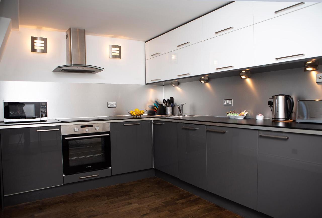 Apt 3, Trafalgar Sq Duplex, 3Rd & 4Th Floor By Indigo Flats London Bagian luar foto