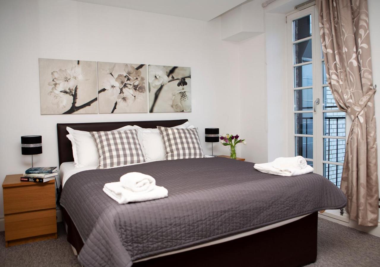 Apt 3, Trafalgar Sq Duplex, 3Rd & 4Th Floor By Indigo Flats London Bagian luar foto