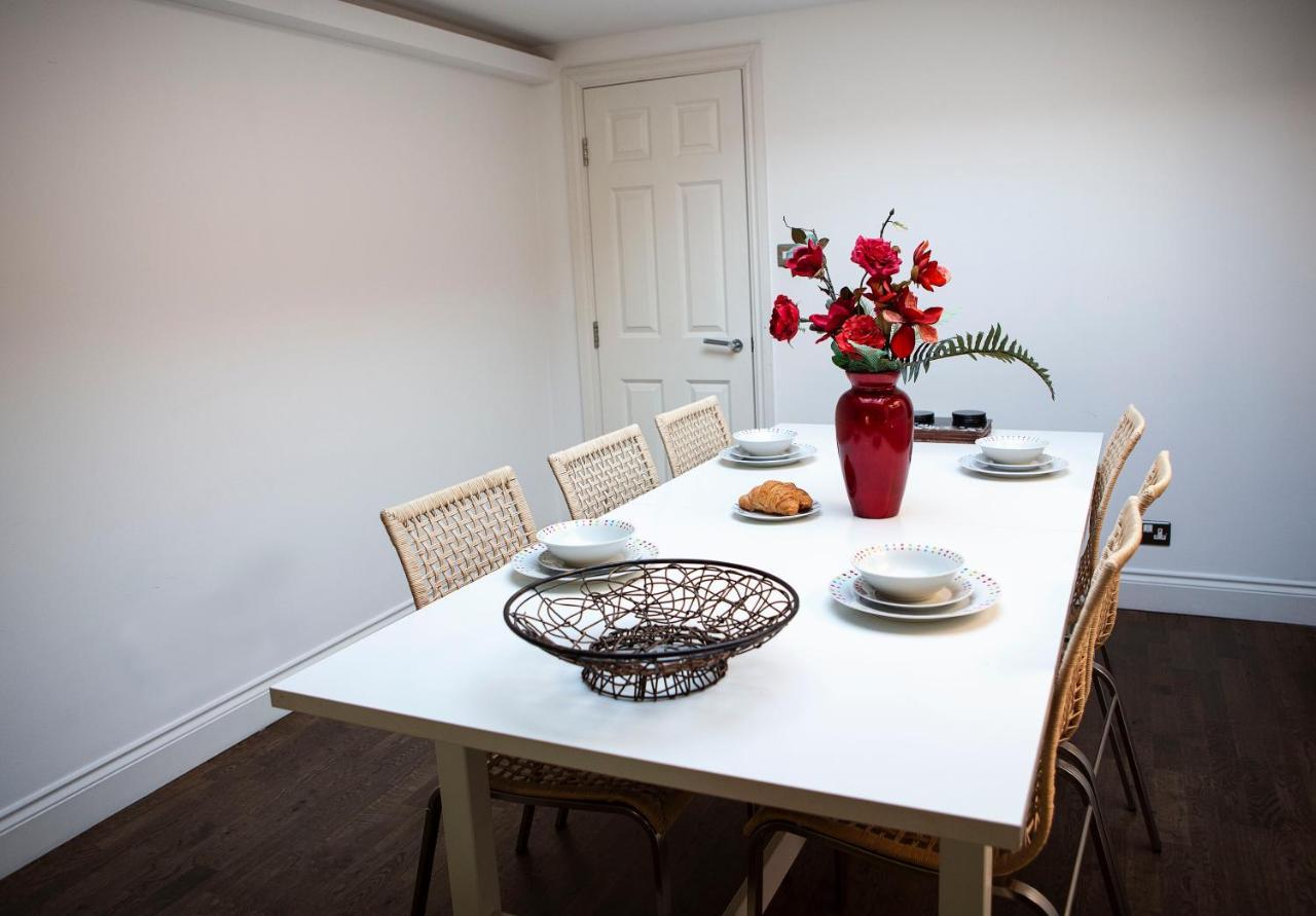 Apt 3, Trafalgar Sq Duplex, 3Rd & 4Th Floor By Indigo Flats London Bagian luar foto