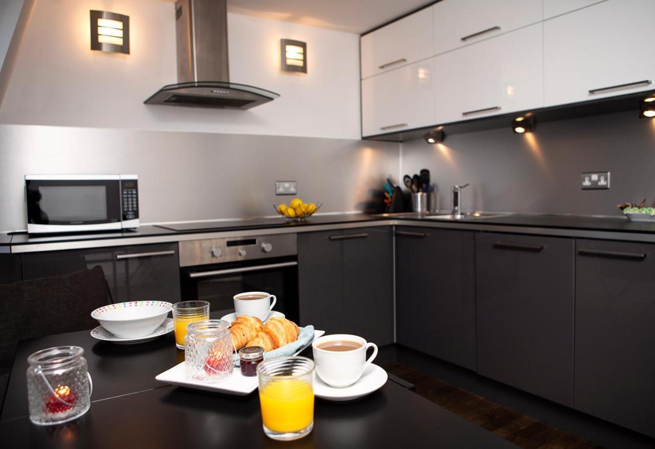 Apt 3, Trafalgar Sq Duplex, 3Rd & 4Th Floor By Indigo Flats London Bagian luar foto