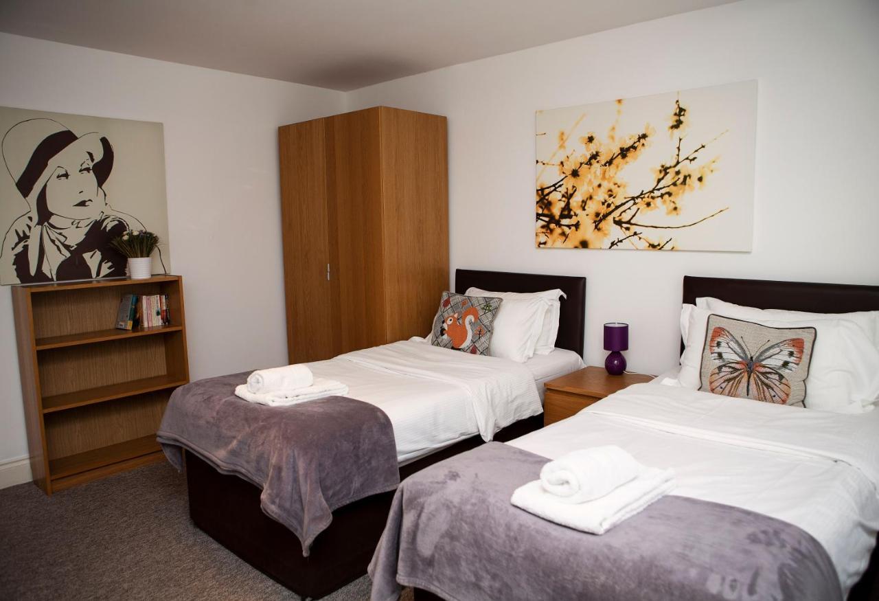 Apt 3, Trafalgar Sq Duplex, 3Rd & 4Th Floor By Indigo Flats London Bagian luar foto